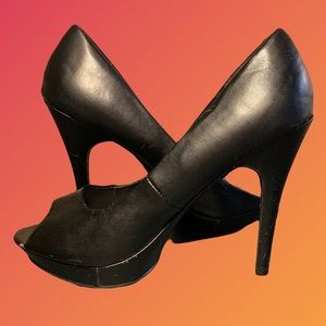 XOXO Black Pump Peep Toe Heels 👠🖤
